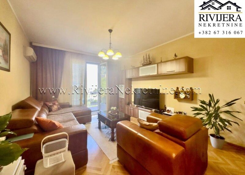 House For Sale, Škaljari