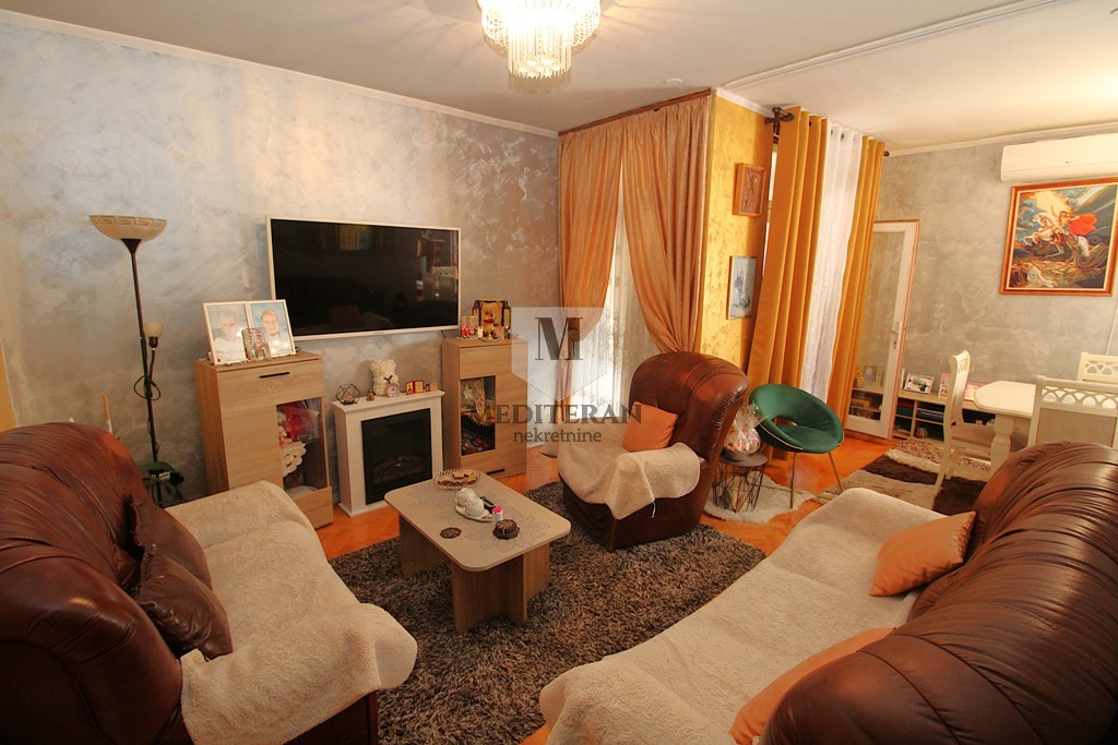 Prodajem Stan-Apartman, Bijela