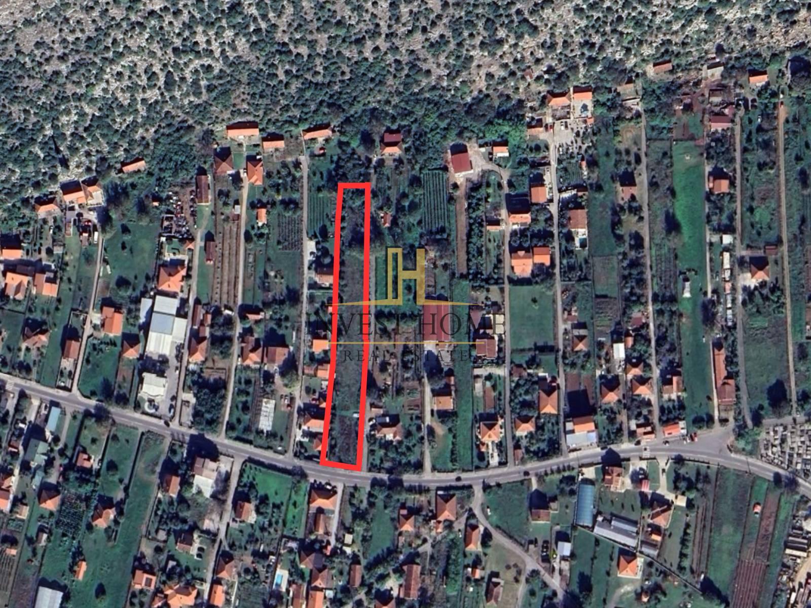 Plac Tološi, 4.025m2