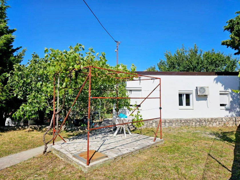 House For Sale, Šušanj