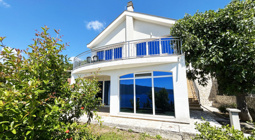 Modern house with stunning sea views in Baoshichi, Herceg Novi