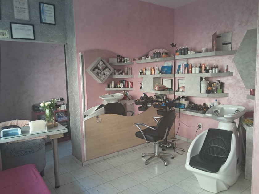 Prodajem Poslovni Prostor, Zabjelo