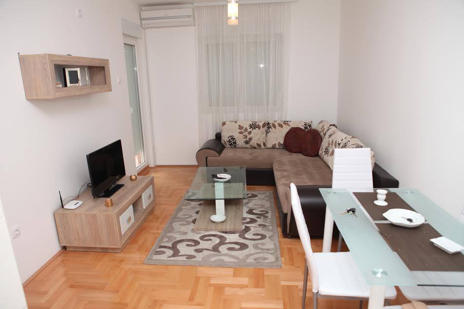 Apartment For Rent, Tuški Put