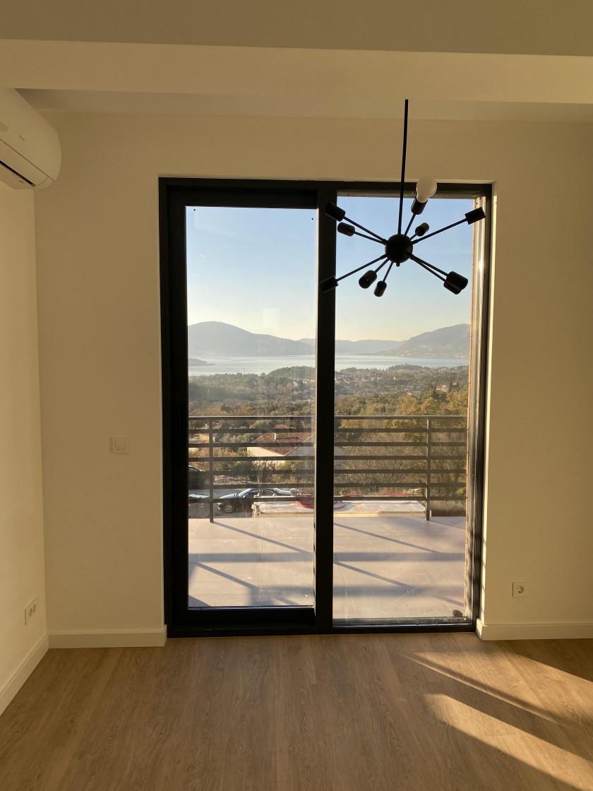 House For Sale, Kavač