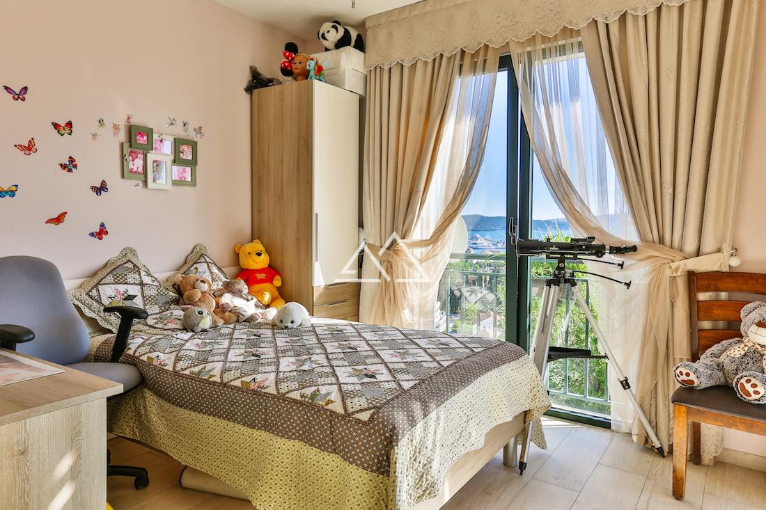 Vila s pogledom na more u pešačkoj udaljenosti od centra Tivta