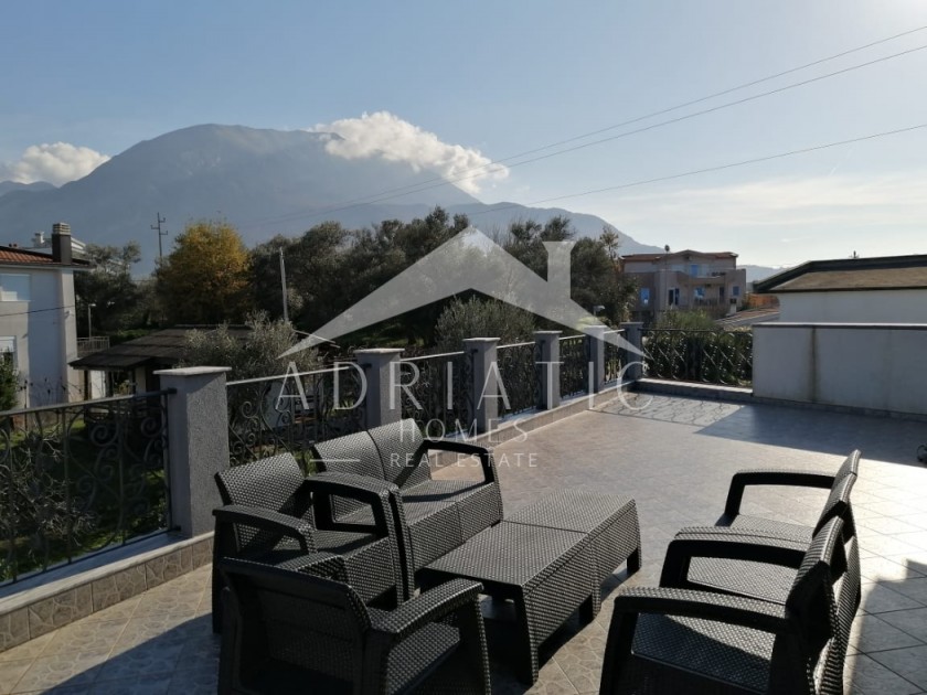 House For Sale, Čeluga