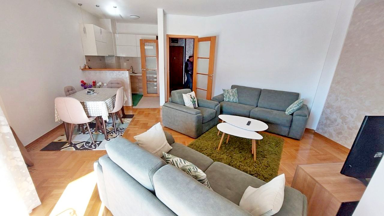 Prodajem Stan-Apartman, Bar Centar