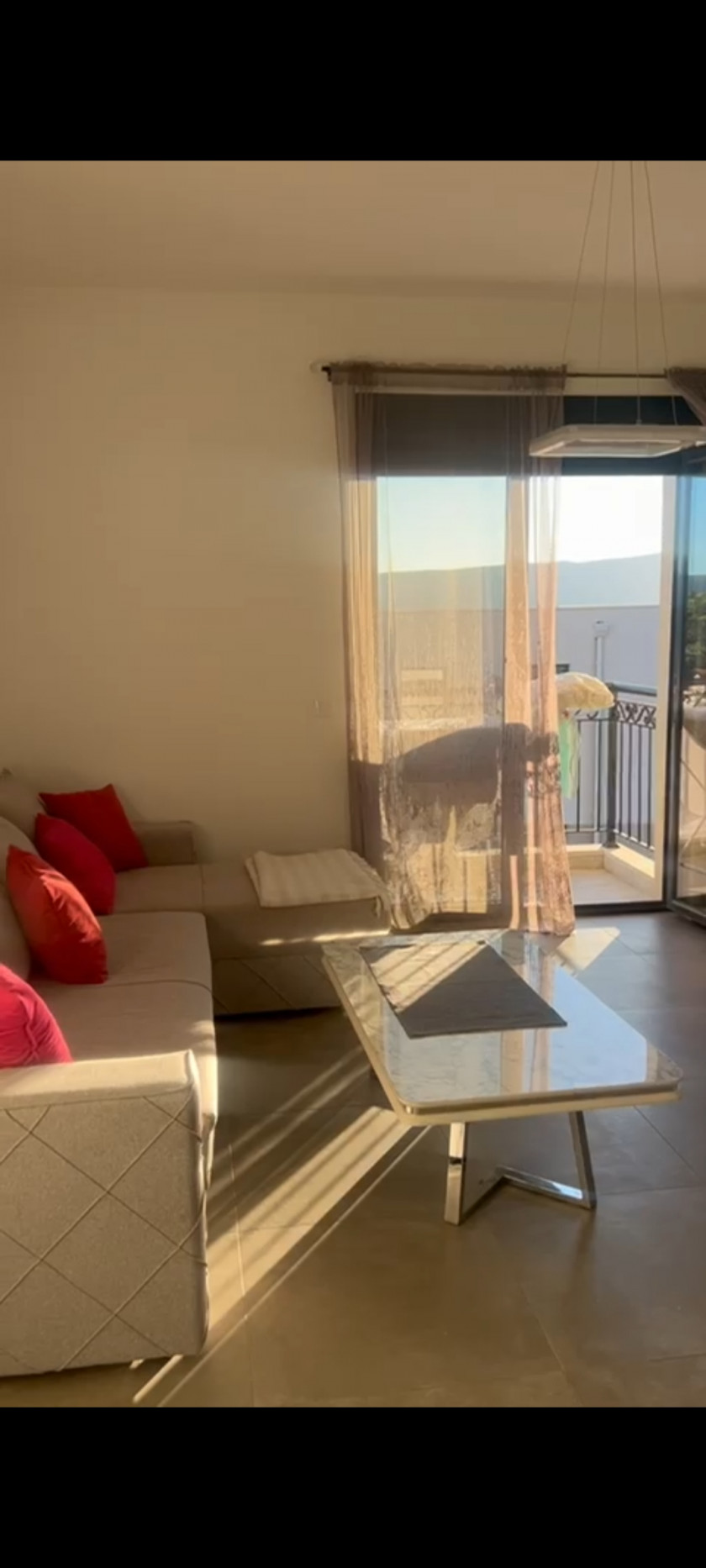 Iznajmljujem Stan-Apartman, Kava