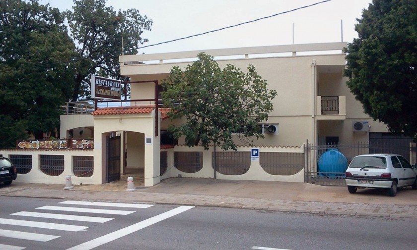 House For Sale, Sutomore