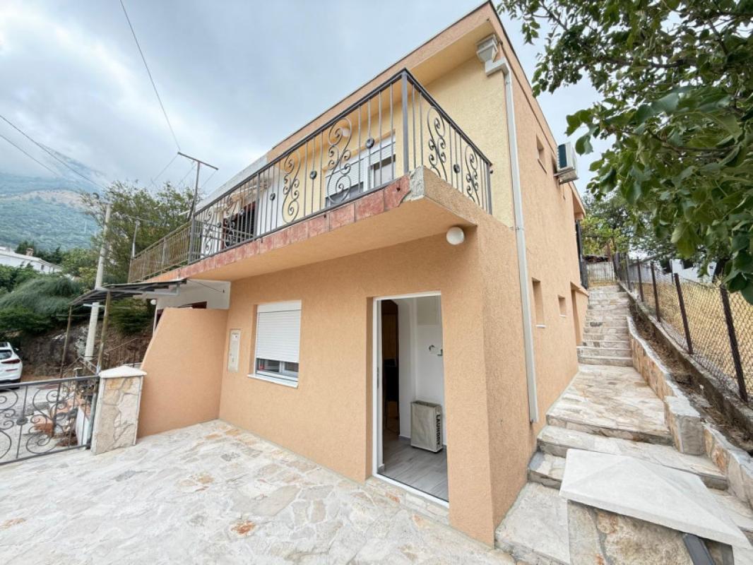 House in Sutomore, 68 m²