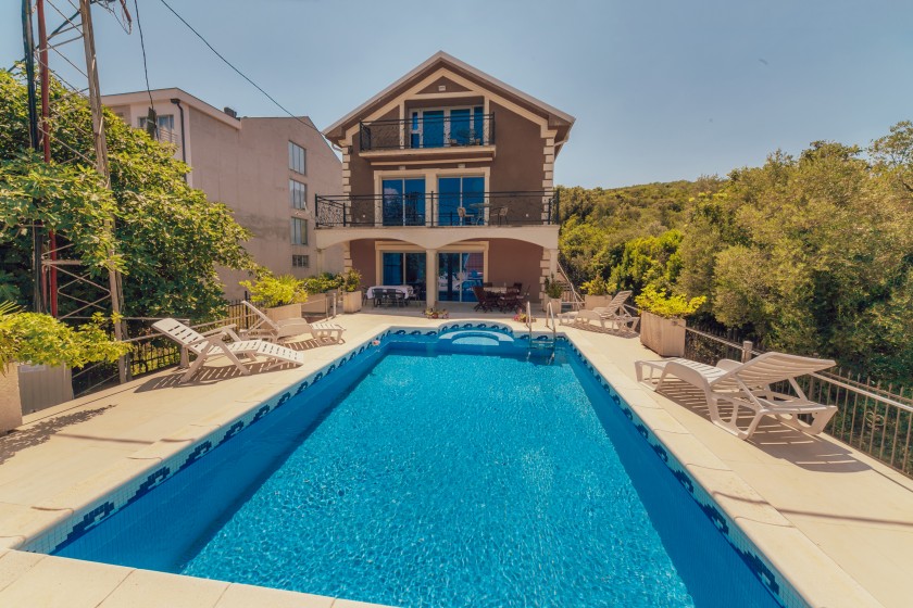 House For Sale, Đuraševići