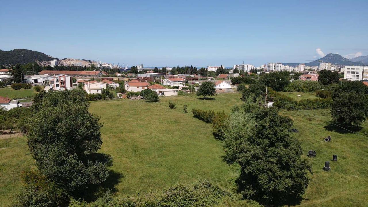 Land plot in Polje, 4400 m²