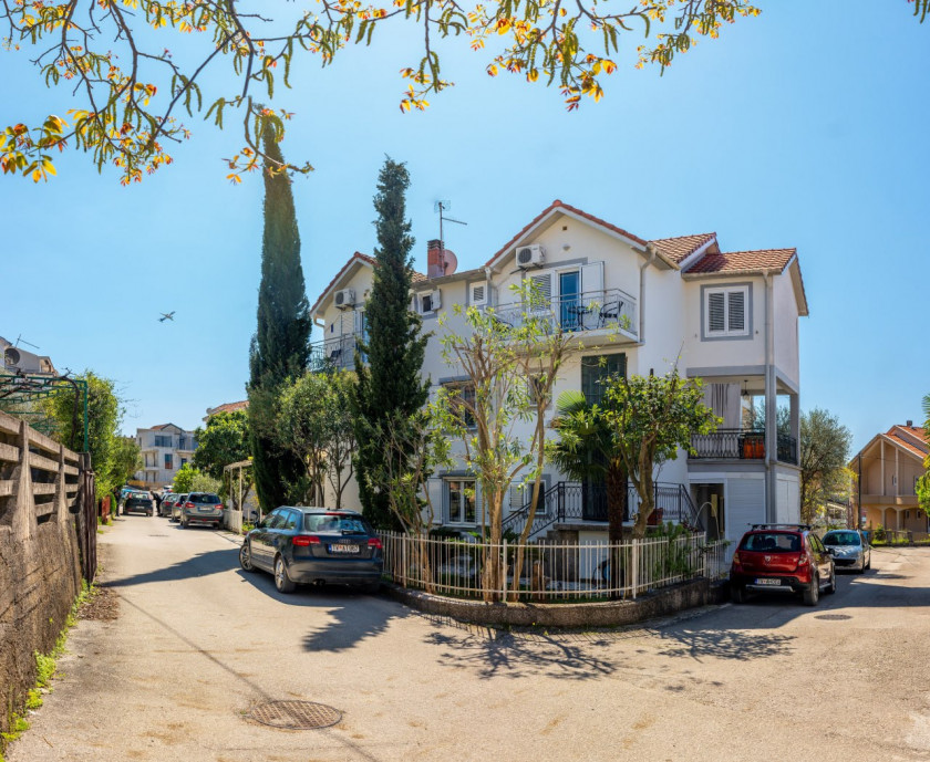 House For Sale, Kalimanj