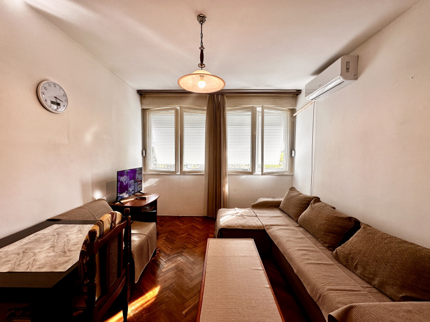 Iznajmljujem Stan-Apartman, Preko Morače