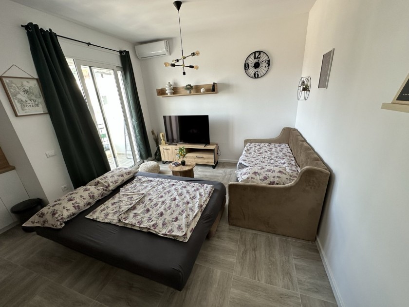 Apartment For Sale, Bar