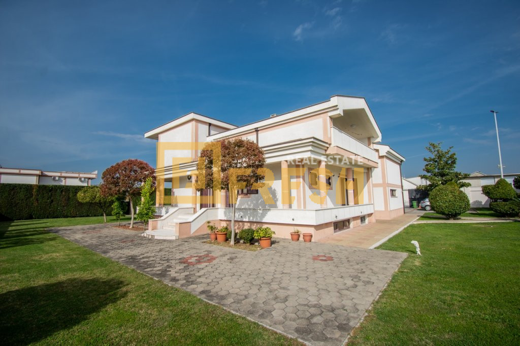 House, 700m2, Zeta, For rent