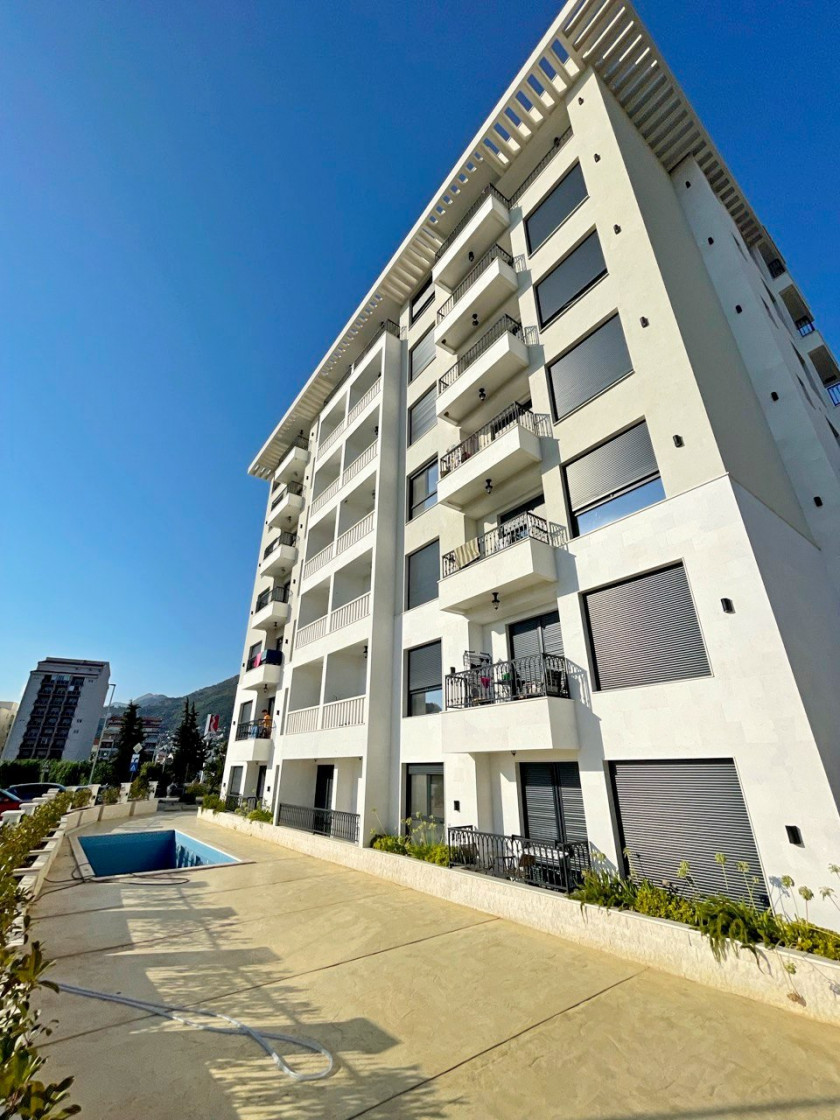 Prodajem Stan-Apartman, Bar Centar