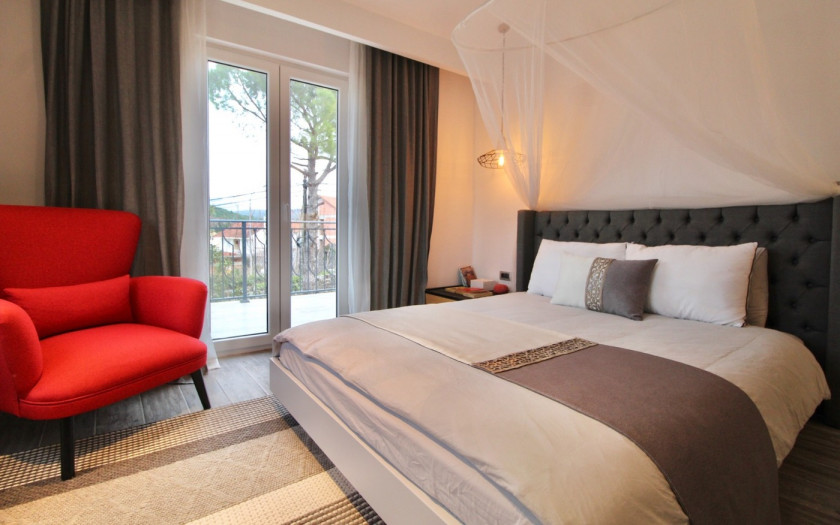 House For Sale, Radovići