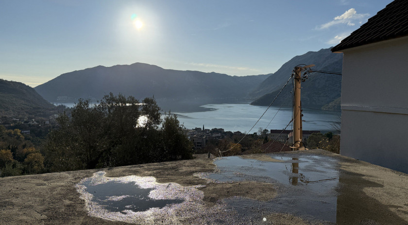 House for renovation with picturesque views, Risan